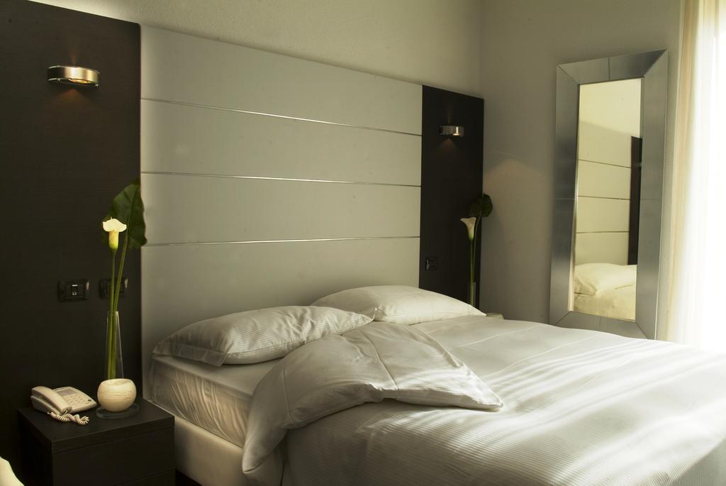 Hotel San Lorenzo Chiavenna Pokoj fotografie